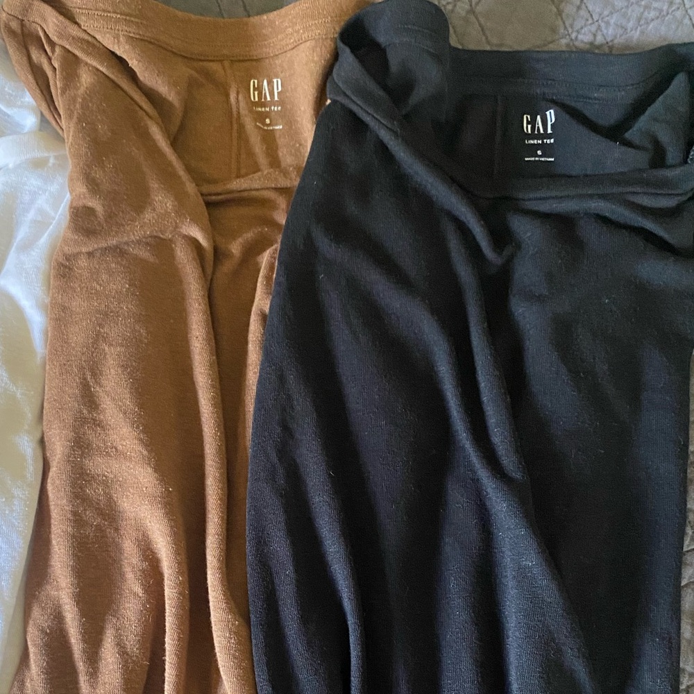 Gap linen long sleeved tee.